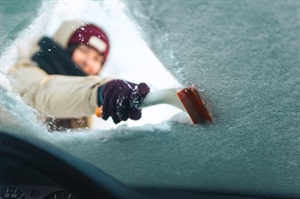How can Extreme Weather Conditions in Hugo, MN Affect Auto Glass Integrity?