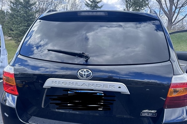 What are the Benefits of OEM vs. Aftermarket Auto Glass?