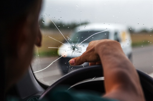 What are the Risks of Driving with a Small Windshield Crack in Minnesota's Winter?