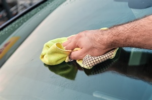 How to Remove Stubborn Stains from Your Windshield